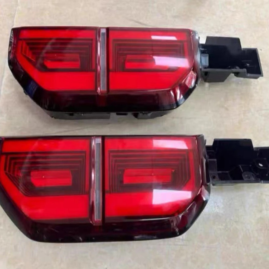 Low Price New Wholesale Hot Sale OEM Auto Spare Parts Right Taillight for  Formula Leopard 5 OE 13991720-00